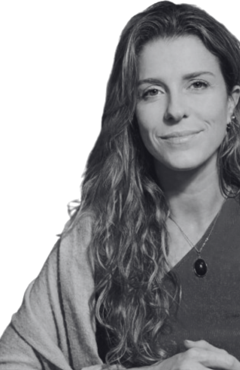 Retrato em preto e branco de Aline Scherer, jornalista de negócios